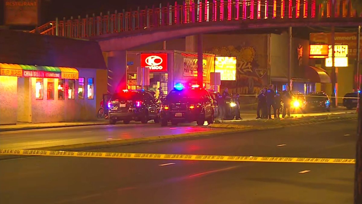 Seattle investigating a deadly shooting along Aurora Ave. Man in his 30's found with fatal gunshot wound near Oak Tree Cinemas Highway 99 blocked from N 100th - N 105th right now.