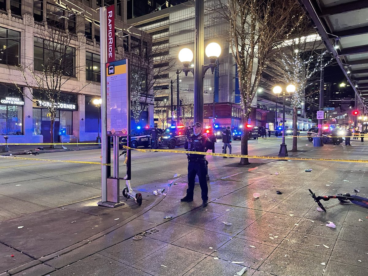 Deadly shooting near 3rd and Pine. @SeattlePD says a young man possibly teens to early 20's was shot and killed. @KING5Seattle