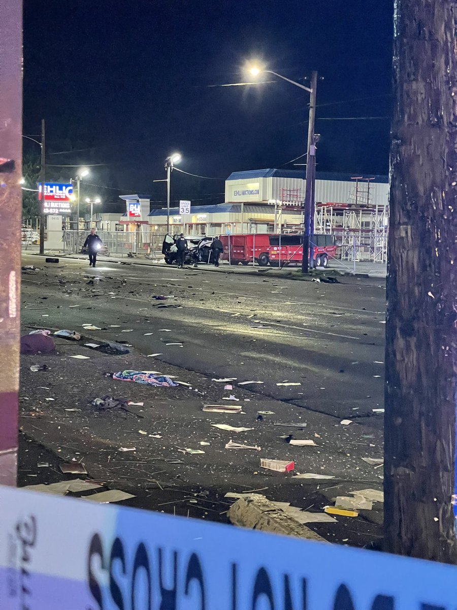 Deadly crash in Tacoma has Pacific Ave shutdown near S. 96th