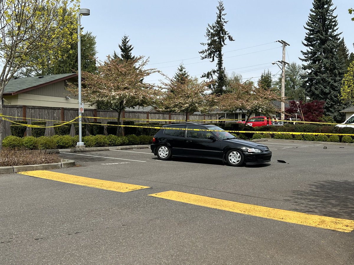 Separate scene at Federal Way Library. Law enforcement here would only say that it's related to the shooting above. But this is where whole thing started & that black Honda Civic was a stolen car. Many questions,still hoping to hear more from @kingcosoPIO