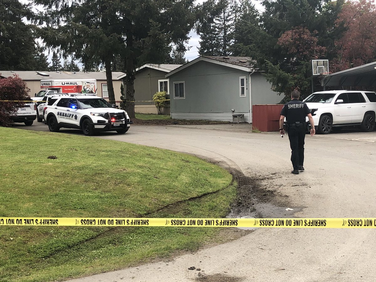 .@PierceSheriff is on scene of a deputy-involved shooting at the intersection of 160th St E & 62nd Ave E near Puyallup. No deputies were hurt. Pierce County Force Investigation Team Incident is leading the investigation. Standing by to learn more from public information officers