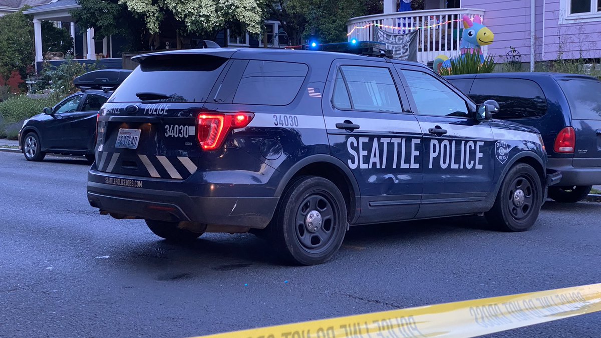 @SeattlePD investigating a shooting in the 4700 block of Meridian Ave North with reports of one person hurt. Medical examiner on the scene. A neighbor heard gunshots and says she spotted two bodies in the street. 