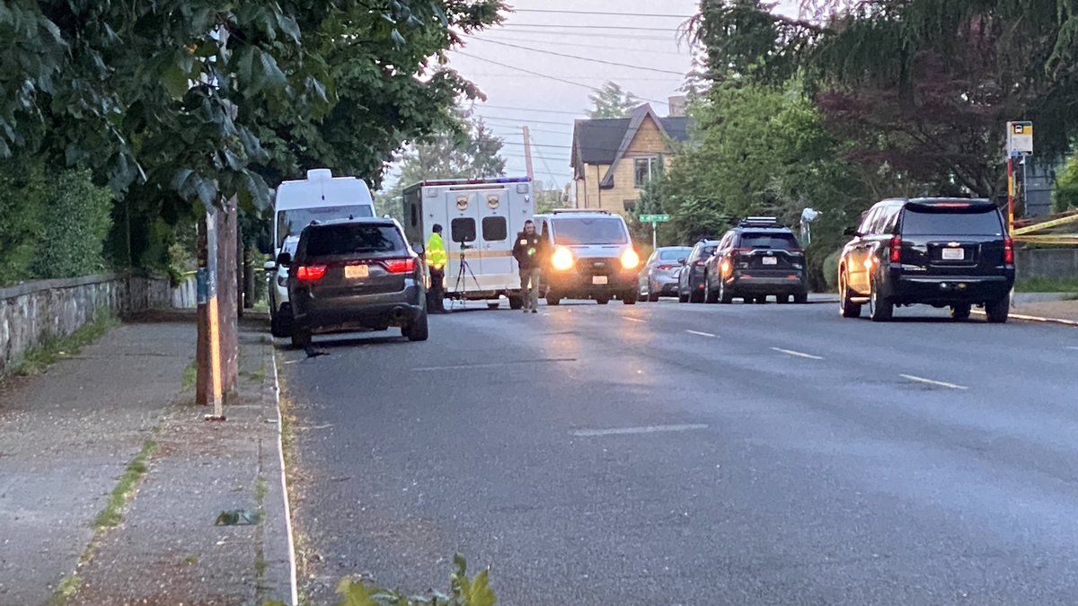 @SeattlePD investigating a shooting in the 4700 block of Meridian Ave North with reports of one person hurt. Medical examiner on the scene. A neighbor heard gunshots and says she spotted two bodies in the street. 