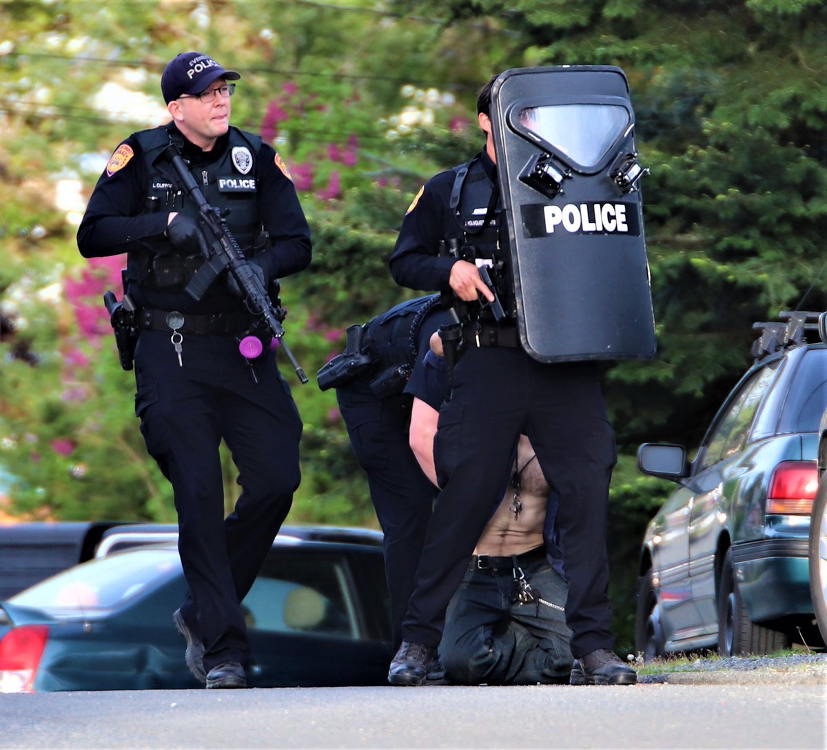 Home in yesterday's triple shooting in Everett was scene of another shooting in 2020. @EverettPolice have been at the location all night. No arrests announced yet