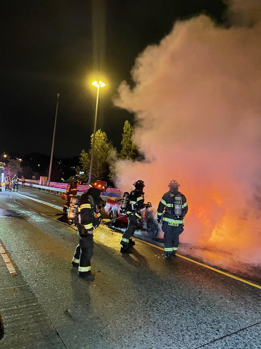 Tukwila Fire & @wsdot/wsp on scene of a fully involved vehicle fire, SB ...