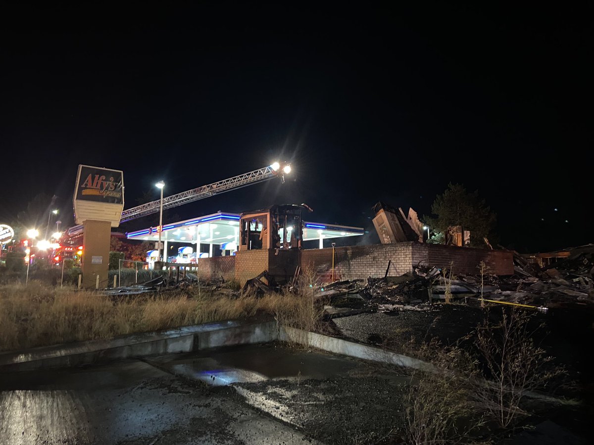 No injuries at this overnight fire at the abandoned Alfy's Pizza building in Lynnwood.  The fire was reported around 1:30 a.m. No word yet on a cause. The investigation is ongoing