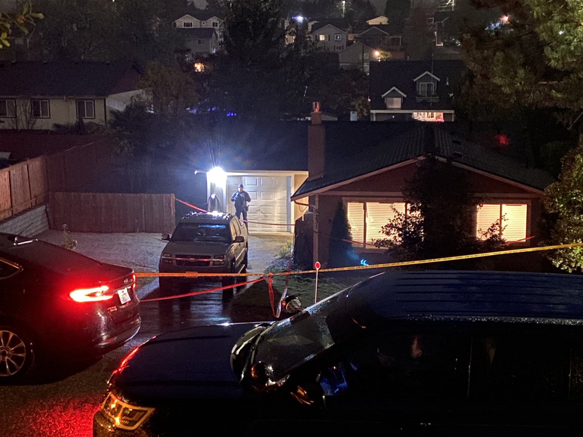 A deadly shooting in west Seattle. At 12:22 SPD responded to a call about shots fired in a home. Upon arrival they discovered a dead male in the house. A neighbor told us two men fled the scene in a car