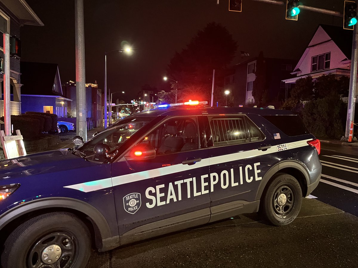 Seattle police investigating a shooting in the city's Miller Park neighborhood that left 1 person injured. No word yet on victim's condition.   Shooter still hasn't been caught.   Stay with @komonews for updates throughout the morning