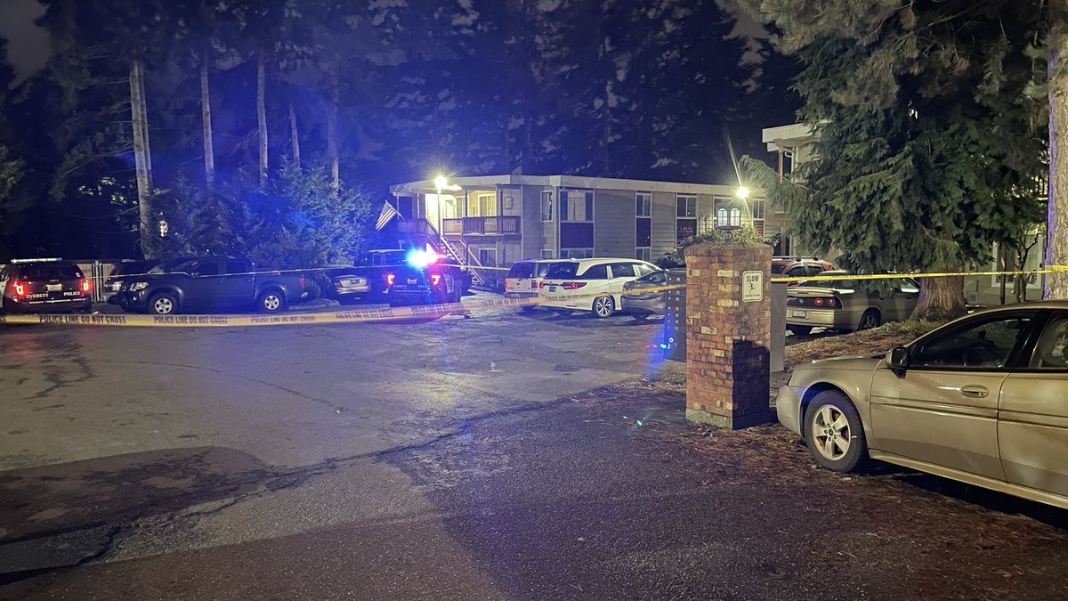 Everett Police are on the scene of a deadly shooting. 11th Drive West. Called to the scene at about 1AM. Police found a man shot. Taken to hospital and died there. Detectives investigating. No suspect info per PD.  