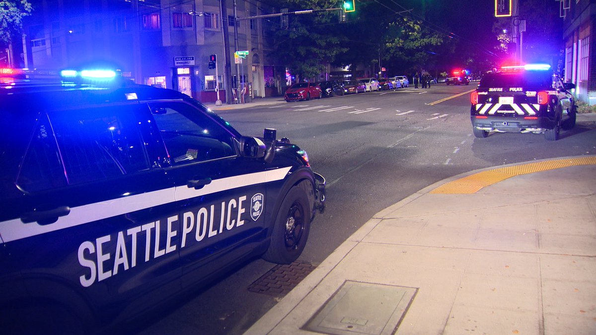 Rainier Ave S is closed at Rose St for a shooting. Shell casings can be seen in the street, @SeattlePD is investigating