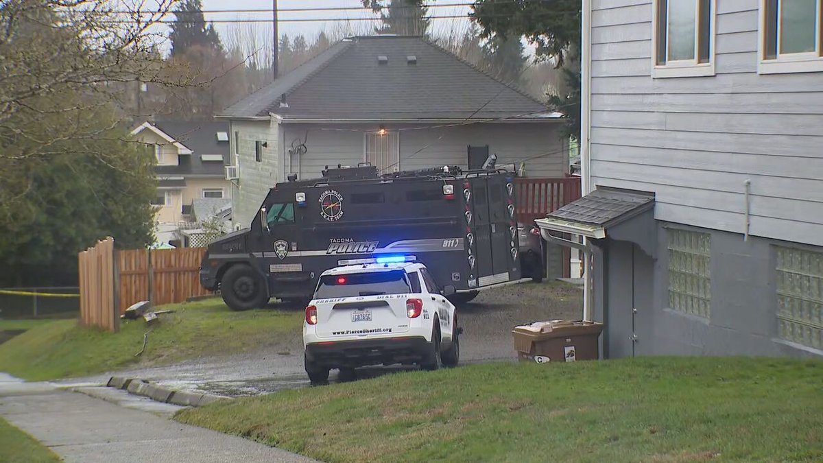 Officers from @TacomaPD shot and killed a woman who they say pointed a gun at them this morning. The initial call was for a woman threatening her neighbors with a gun