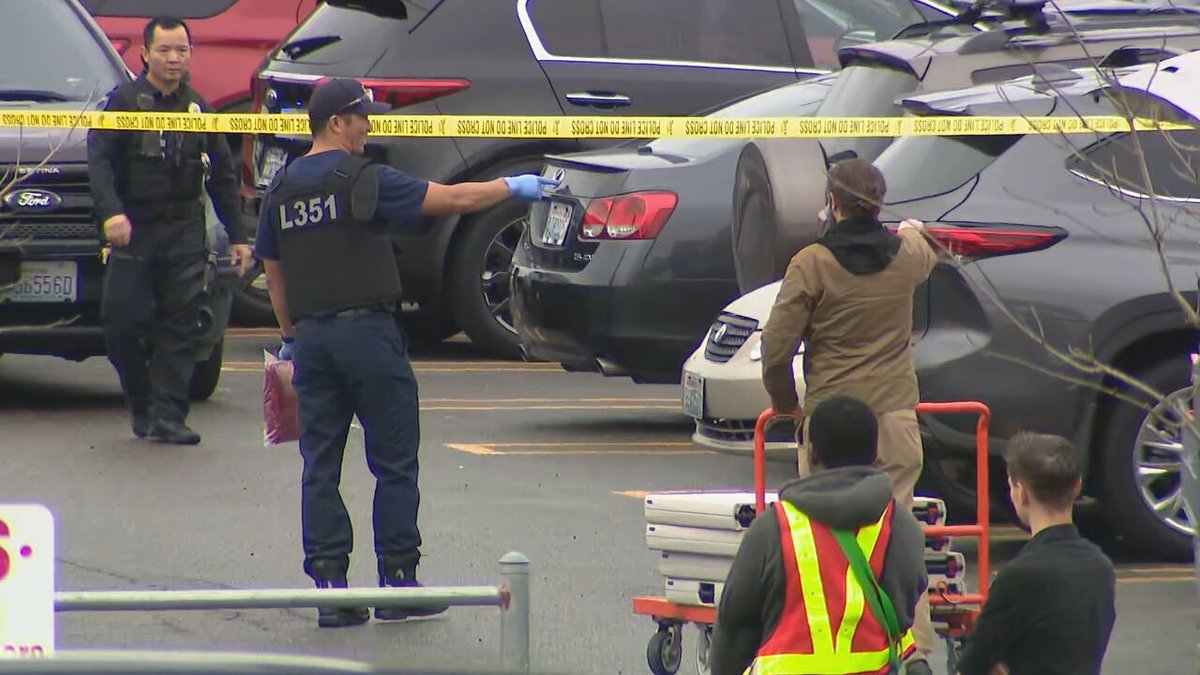 @TukwilaPD are on scene of a shooting in the Costco parking lot at 400 Costco Drive.