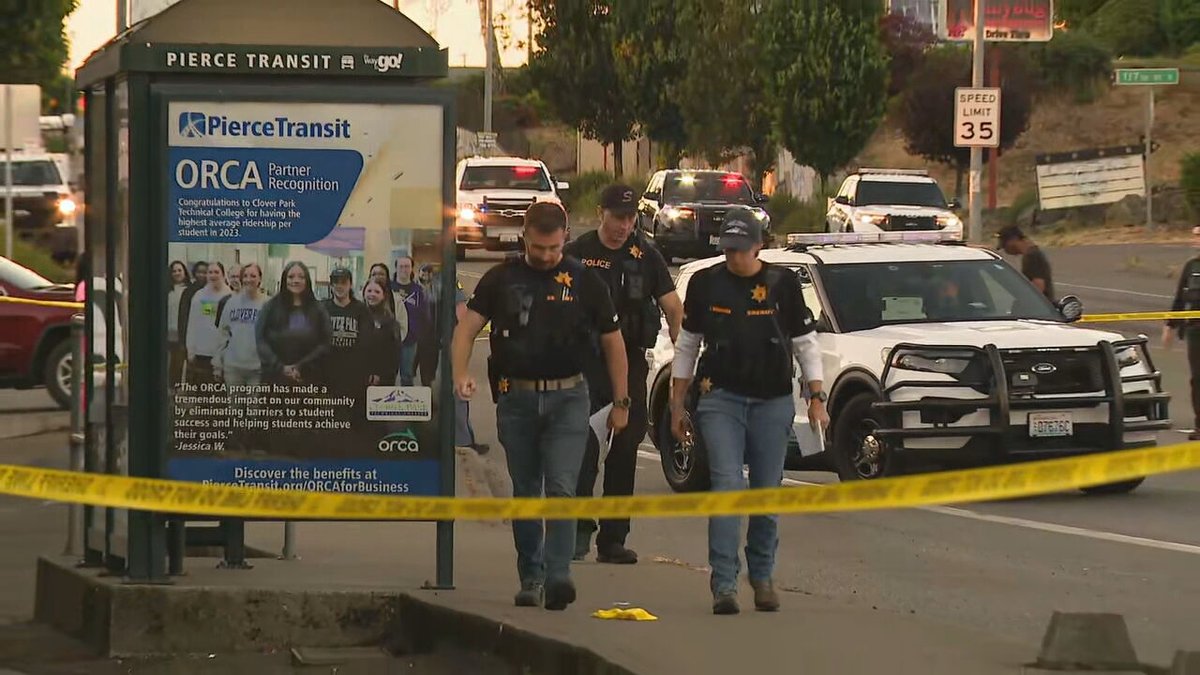 @PierceSheriff investigators are on scene of a shooting near a bus stop in Parkland. Pacific Ave South is blocked off at 119th Street