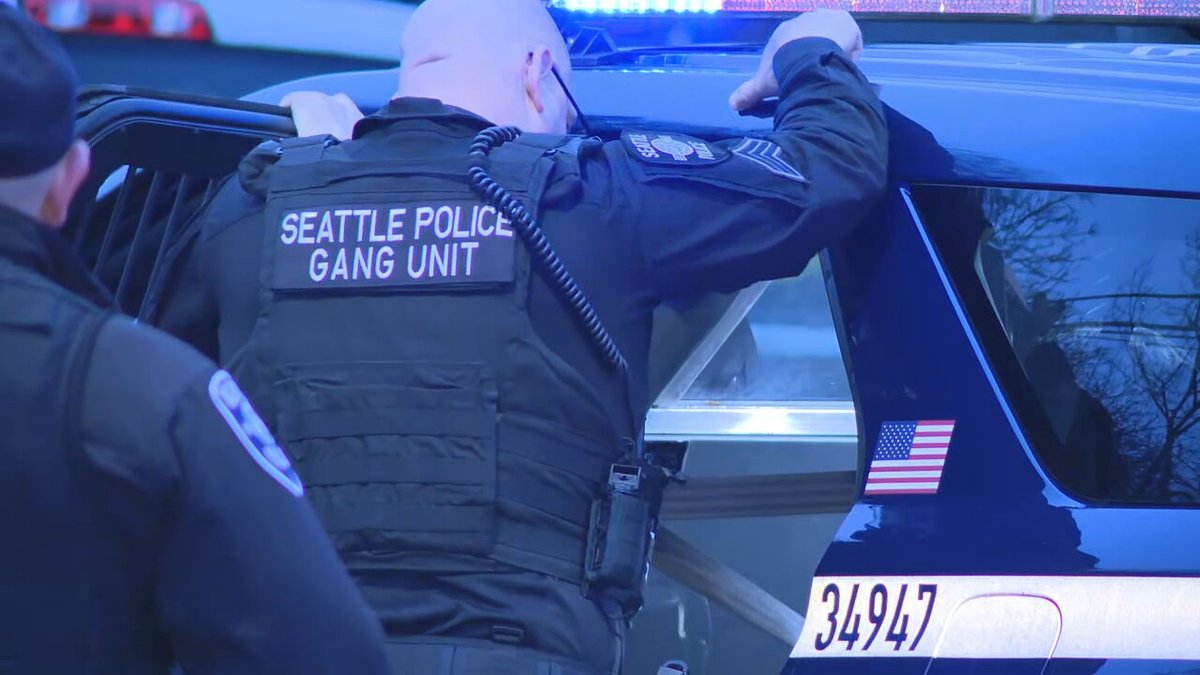 Two teenagers were shot this morning while they were walking in the South Park neighborhood of Seattle. Both have been taken to @harborviewmc.  Dozens of shell casings are visible in the street