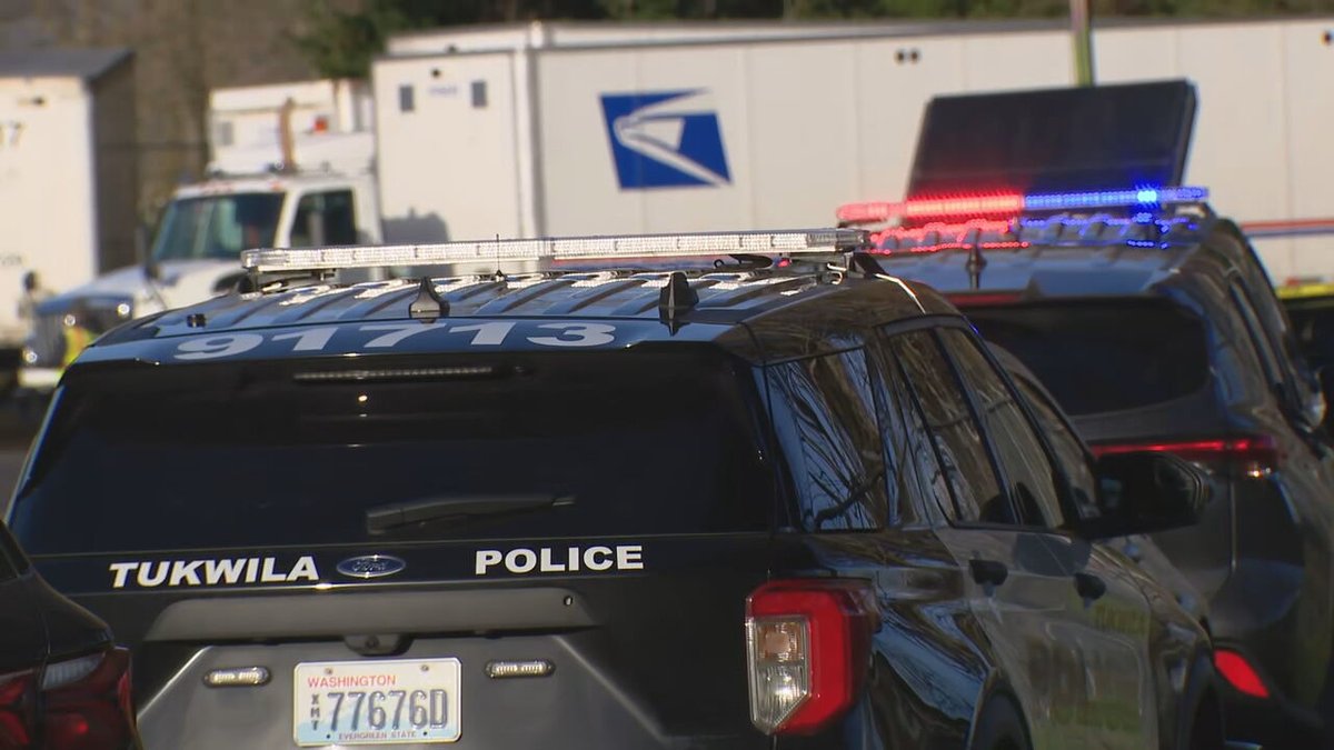 Significant response from @TukwilaPD SWAT team to 8th Ave South and Sullivan Street in Seattle.  TukwilaPD are investigating a fatal shooting at a @USPS facility. An adult male was shot and killed - police believe the shooting was targeted. Suspect fled the area