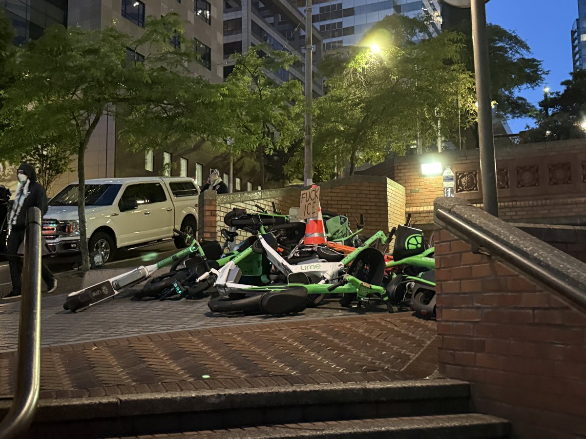 This is the west entrance (1st Ave) side of the building. Black bloc protesters still in place, but numbers are dropping quickly. Probably 30 protesters still here