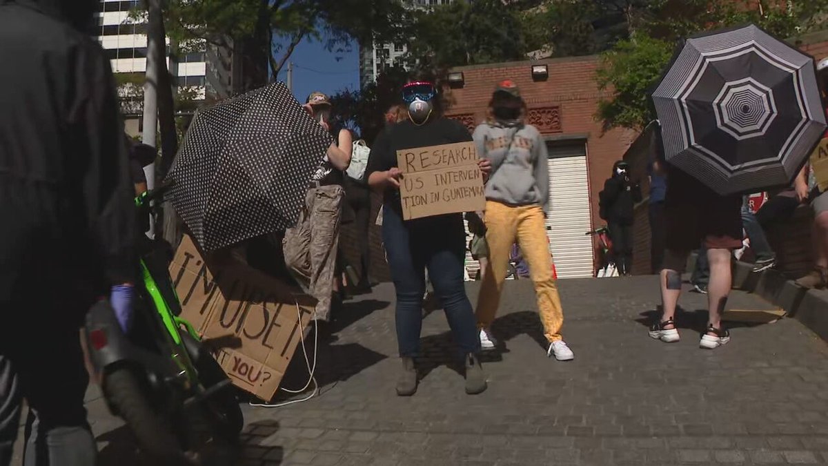 Federal police have opened a garage and are met with chants of “ICE out of Washington”. Protesters have barricaded the sally port with lime bikes and scooters.  A group of anti-ICE protesters have barricaded one of the exits at the federal building in downtown Seattle. (2nd Ave and Madison Street)