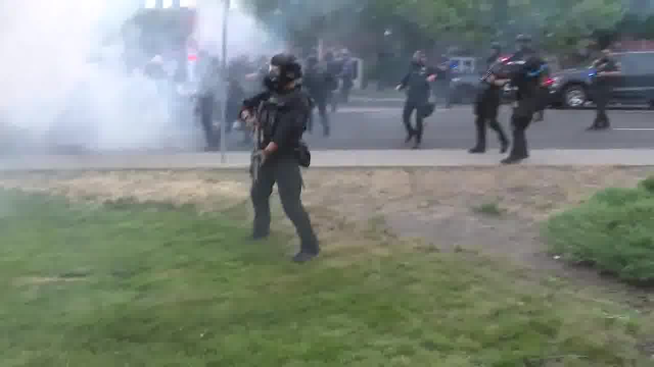 משטרת ספוקיין ירו גז על קבוצת מפגינים שלווים מחוץ למשרד ICE בספוקיין. מספר אנשים נעצרו.