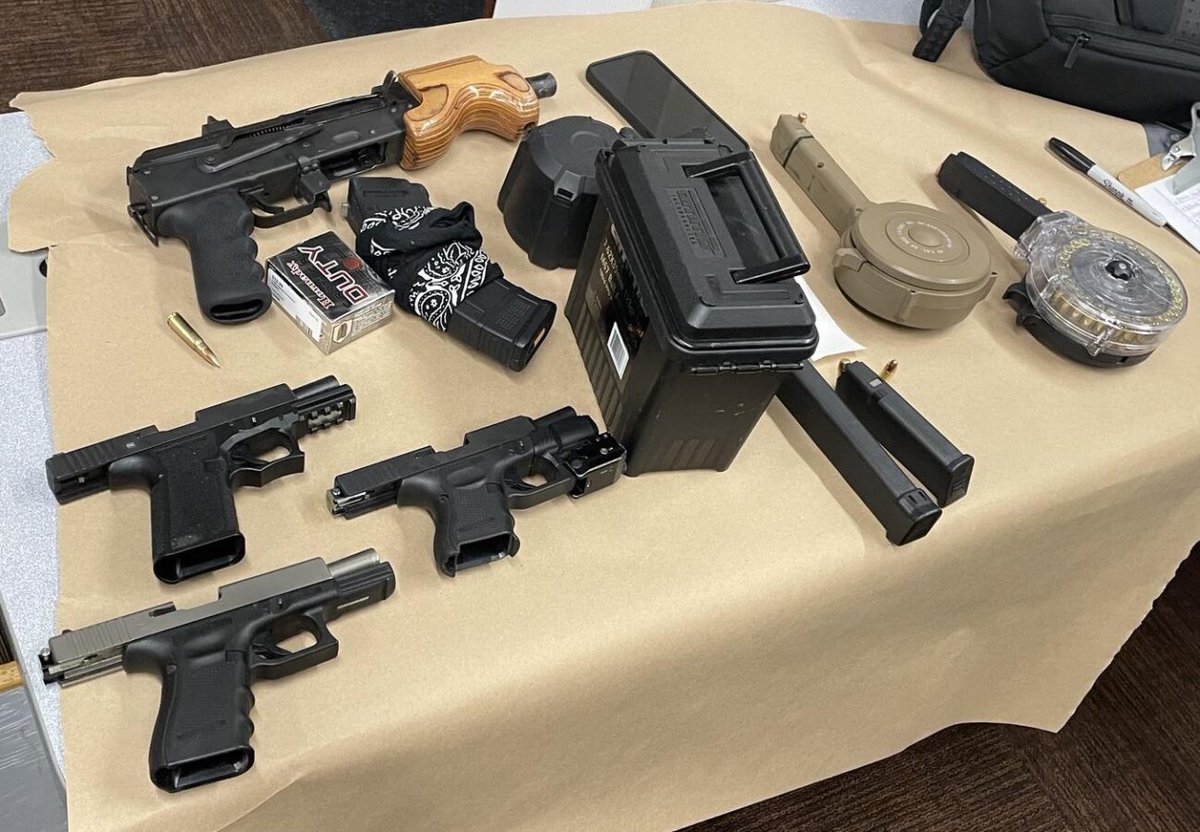 Seattle Police arrest multiple teens, find multiple guns with switches, loaded micro Draco, ammo drums, dozens of pistol and rifle rounds.SPD says two 16-year-old boys were arrested, along with two girls, 16 and 17, while two teens are still on the run. 