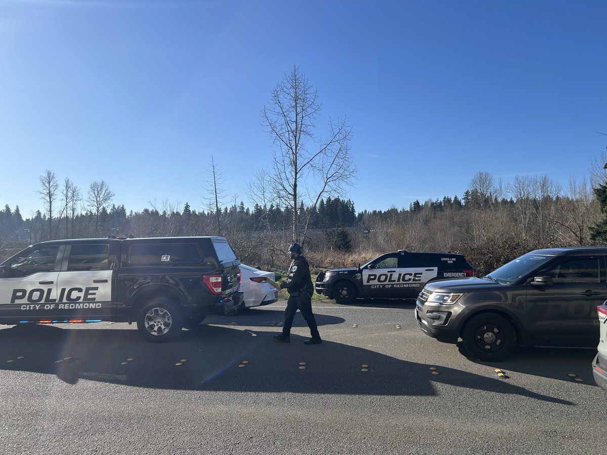 Search for Redmond stabbing suspectA woman in her 50’s was stabbed multiple times on a walking trail in downtown Redmond. Police say it appears to have been a random attack and the victim is in and out of consciousness. 