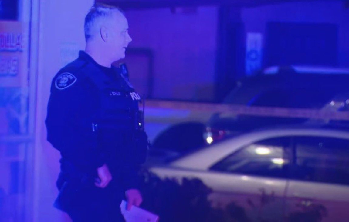 @RentonpdWA are searching for a homicide suspect who fled the scene of a fatal shooting at the Los Jalapeños grocery store. (3700 NE 4th Street). 