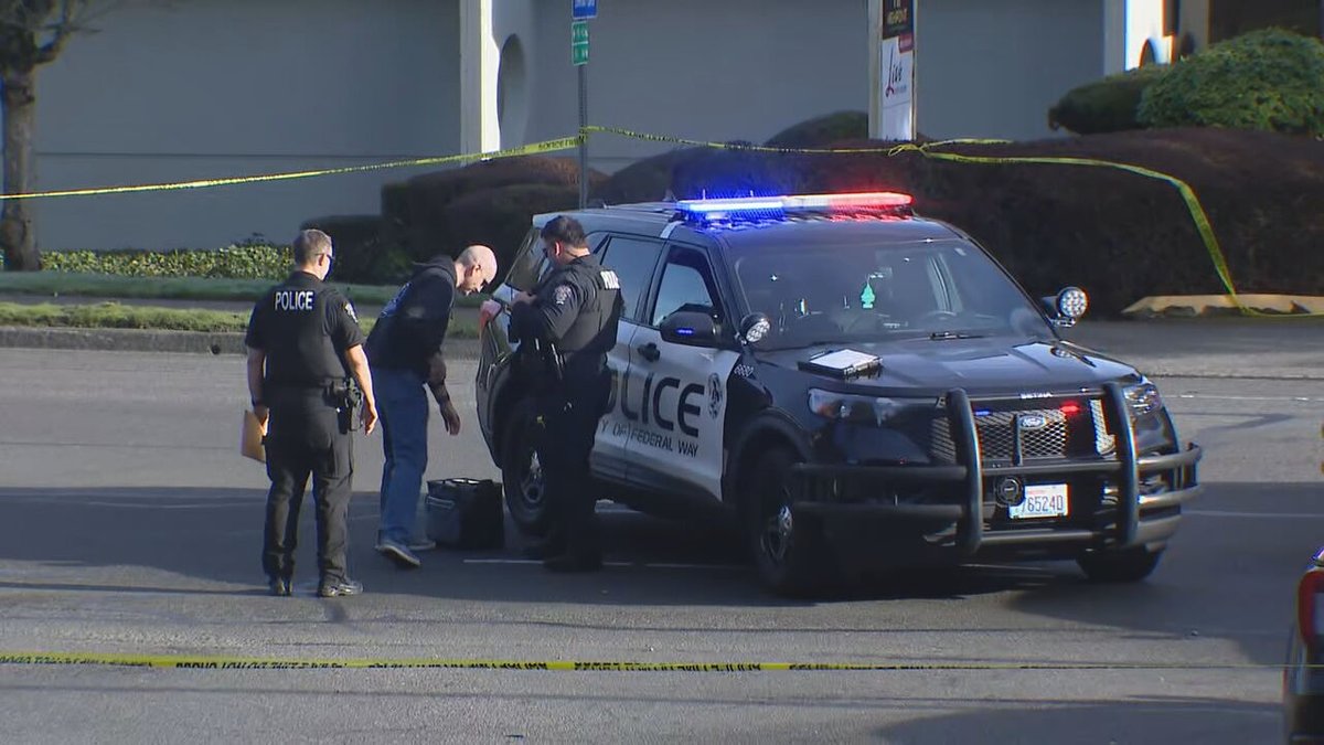 @FedWayPD shot and killed a fleeing suspect as he was attempting to carjack a driver this morning. This happened at 33700 1st Ave South. Police say the suspect had a gun