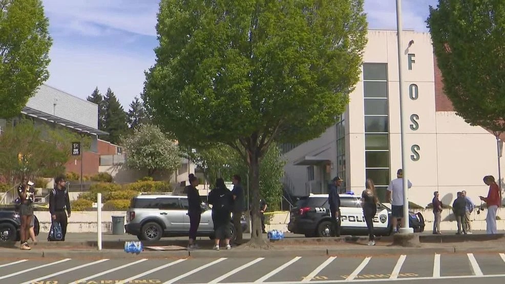 4 students, security guard injured after possible stabbing at Tacoma's Foss High School