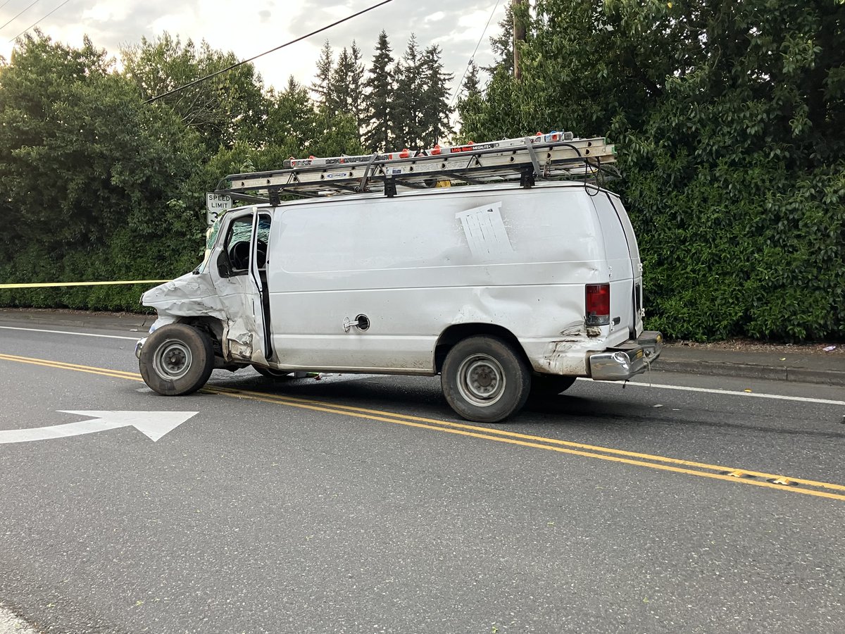 Sheriff: Driver runs red light, crashes into 2 cars in Clark County