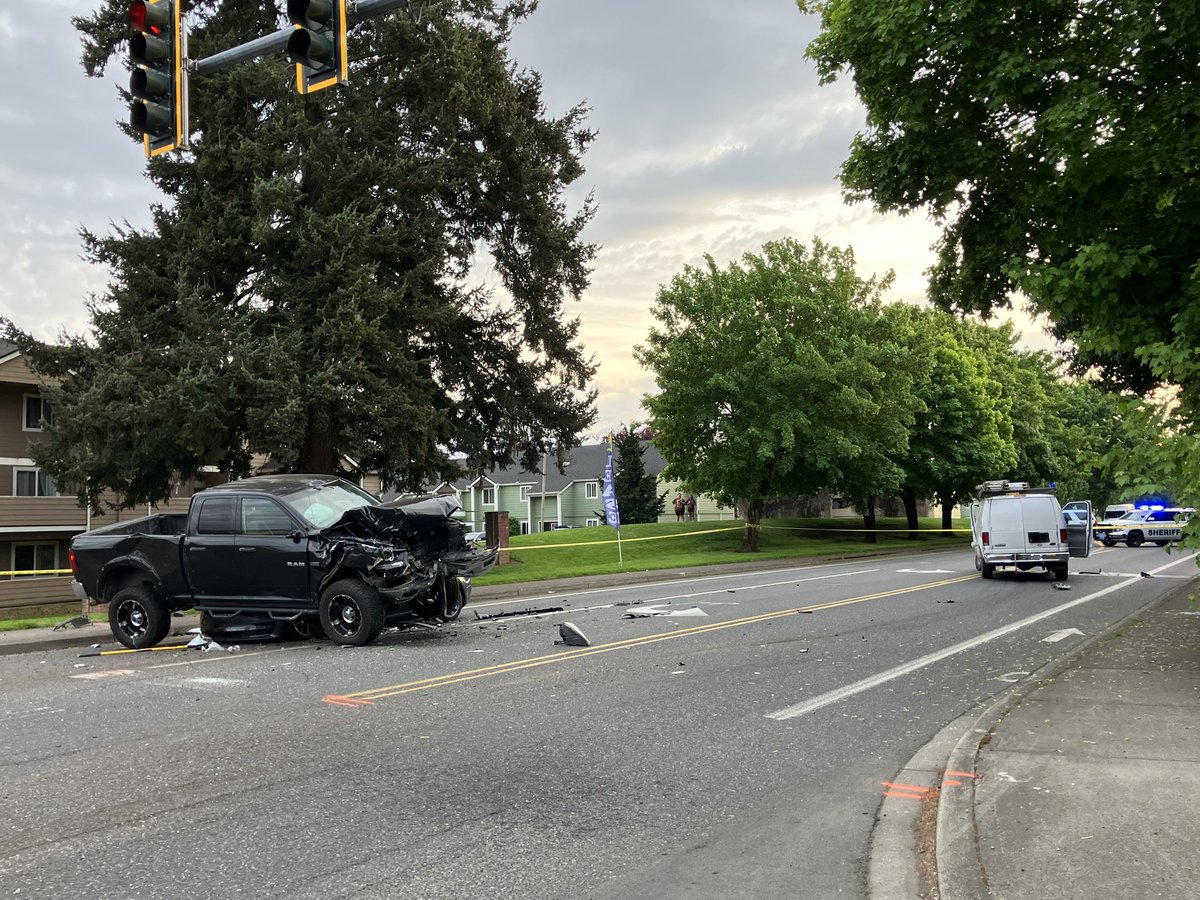 Sheriff: Driver runs red light, crashes into 2 cars in Clark County